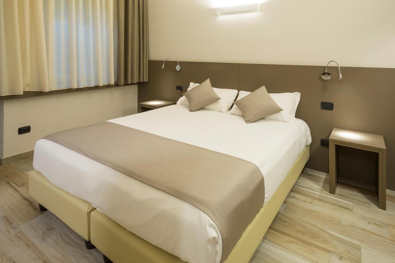 Hotel Baia Di Pare Valmadrera Eksteriør billede