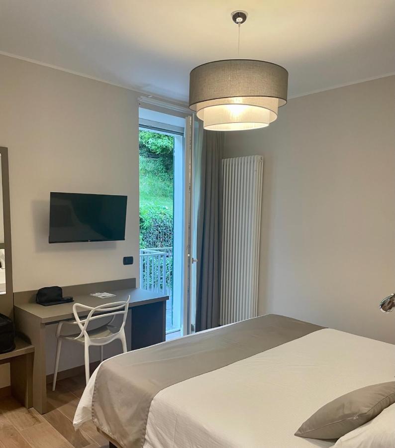 Hotel Baia Di Pare Valmadrera Eksteriør billede
