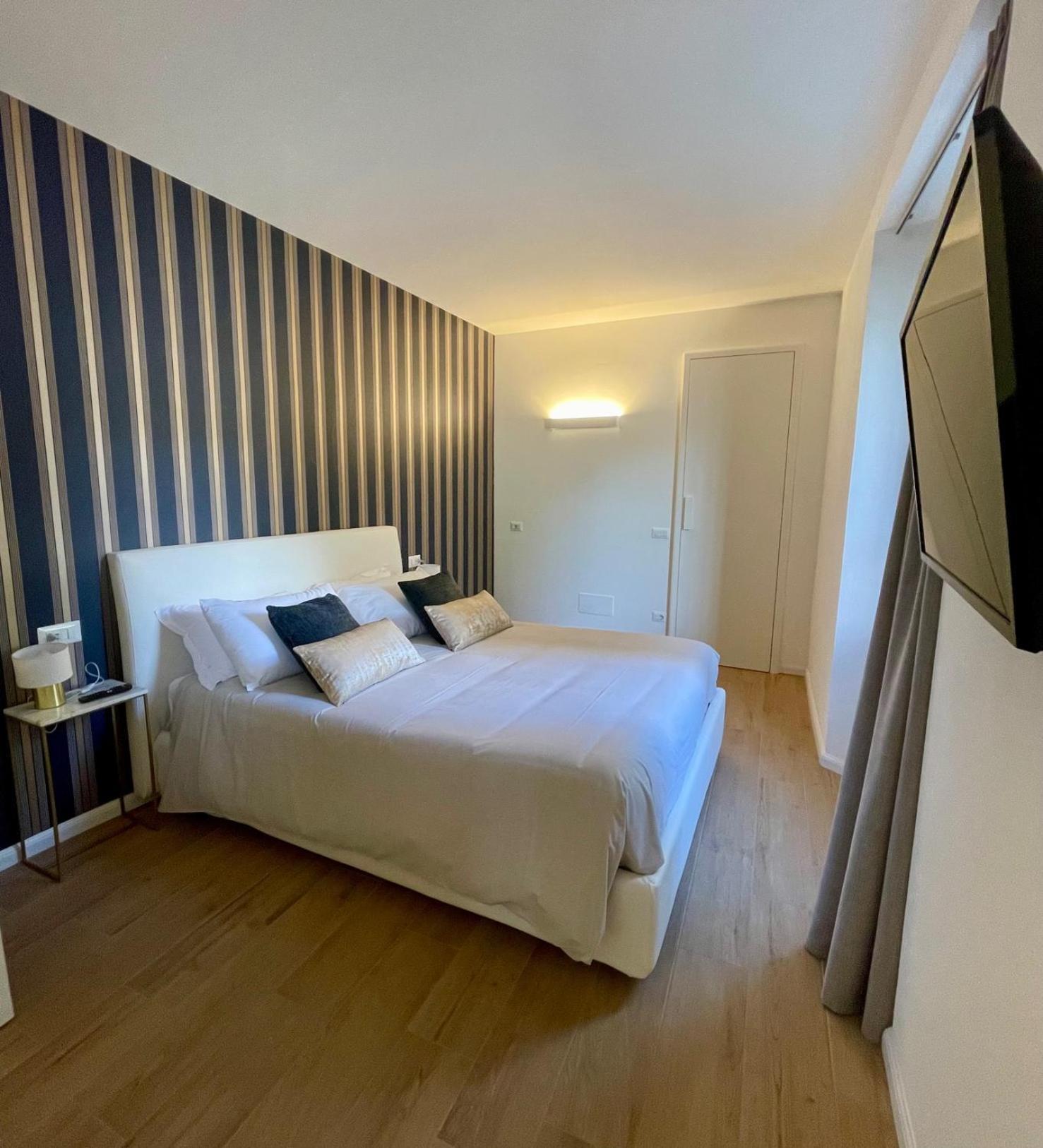 Hotel Baia Di Pare Valmadrera Eksteriør billede