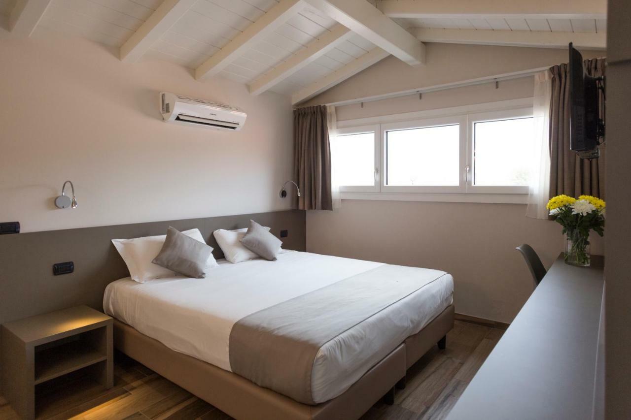 Hotel Baia Di Pare Valmadrera Eksteriør billede