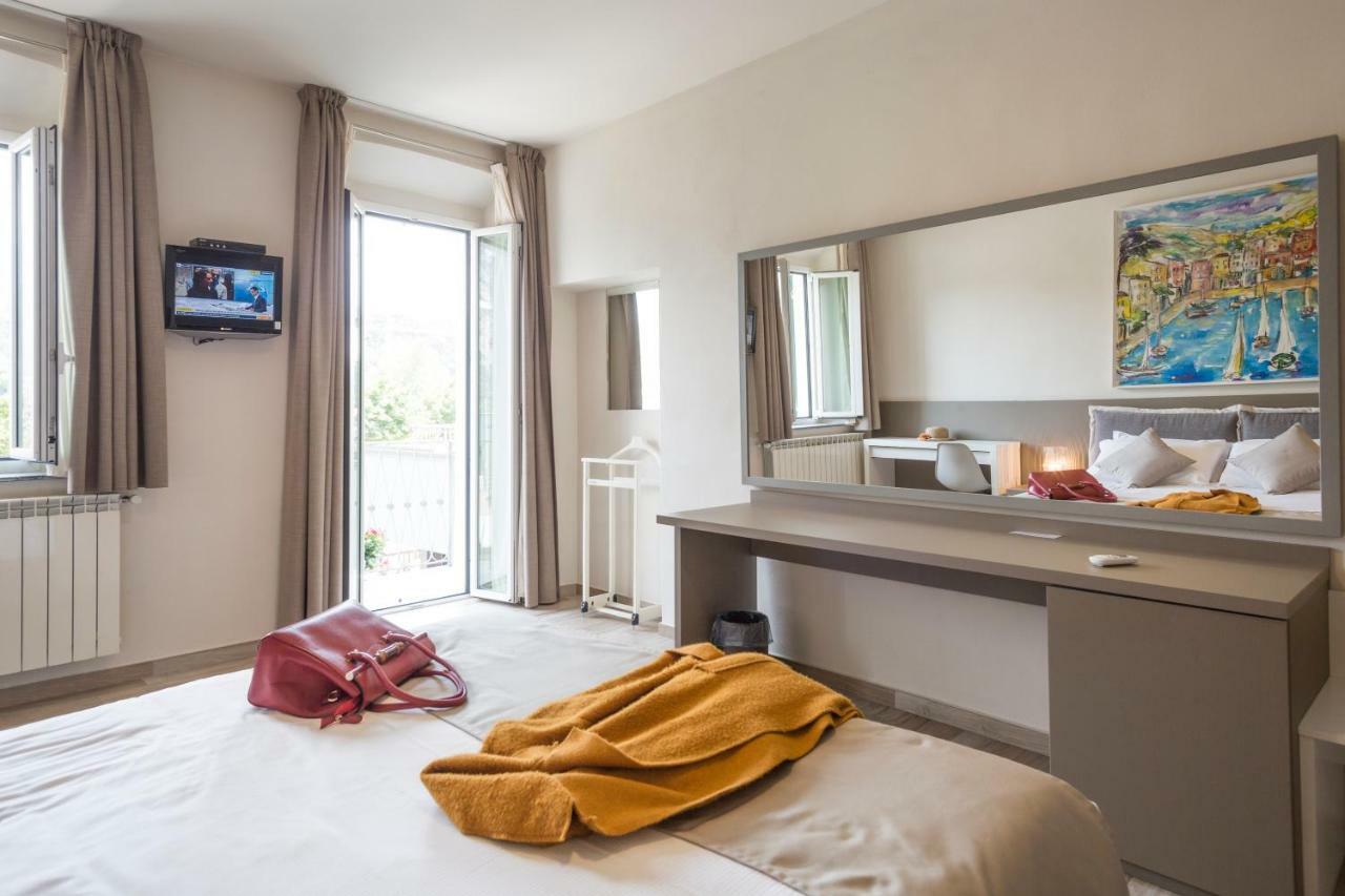 Hotel Baia Di Pare Valmadrera Eksteriør billede
