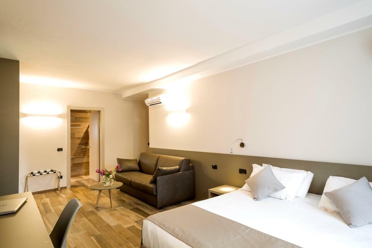 Hotel Baia Di Pare Valmadrera Eksteriør billede